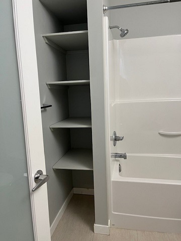 Spacious 2 Bedroom Town home with Garage & Private Courtyard